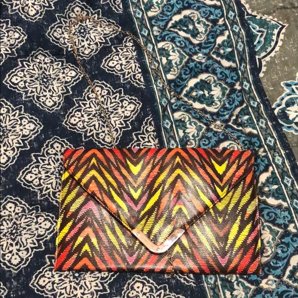 Clutch purse with earrings duo